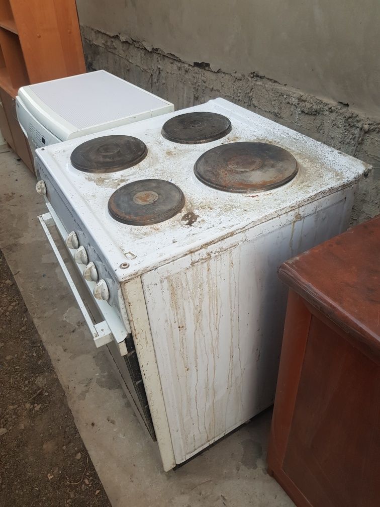 Продам электрическую печку с духовкой