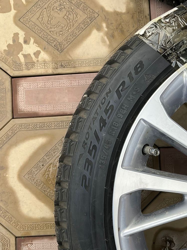 Pirelli Ice Zero 2 235/45 R18 98H c шипами