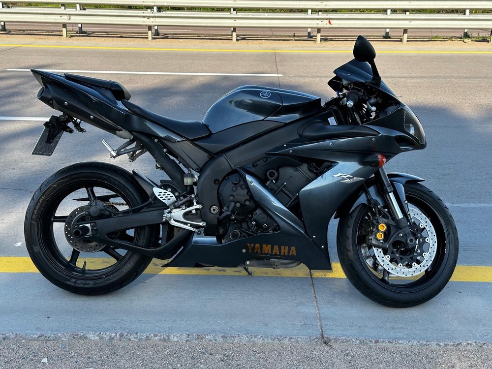 Продам Yamaha R1 2007 года в хорошем состоянии.