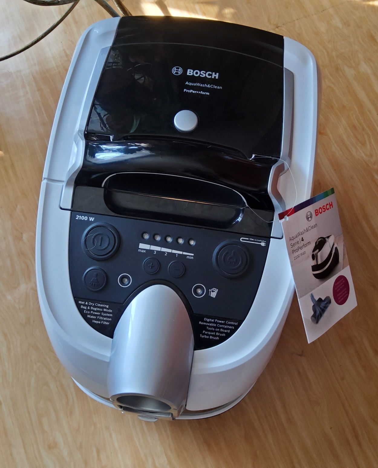 Пылесос Bosch BWD421PRO AquaWash & Clean, Serie 4.