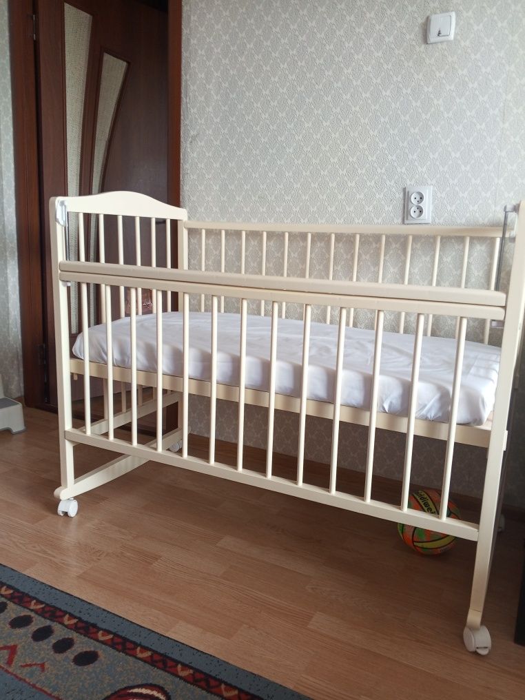 Продам детскую кроватку.