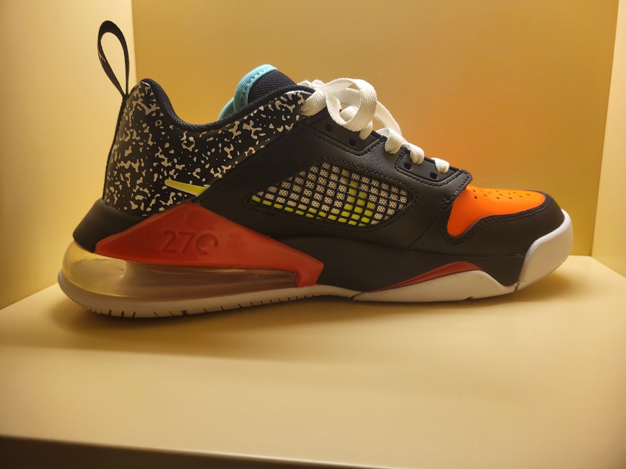 Jordan mars 270 low (GS)