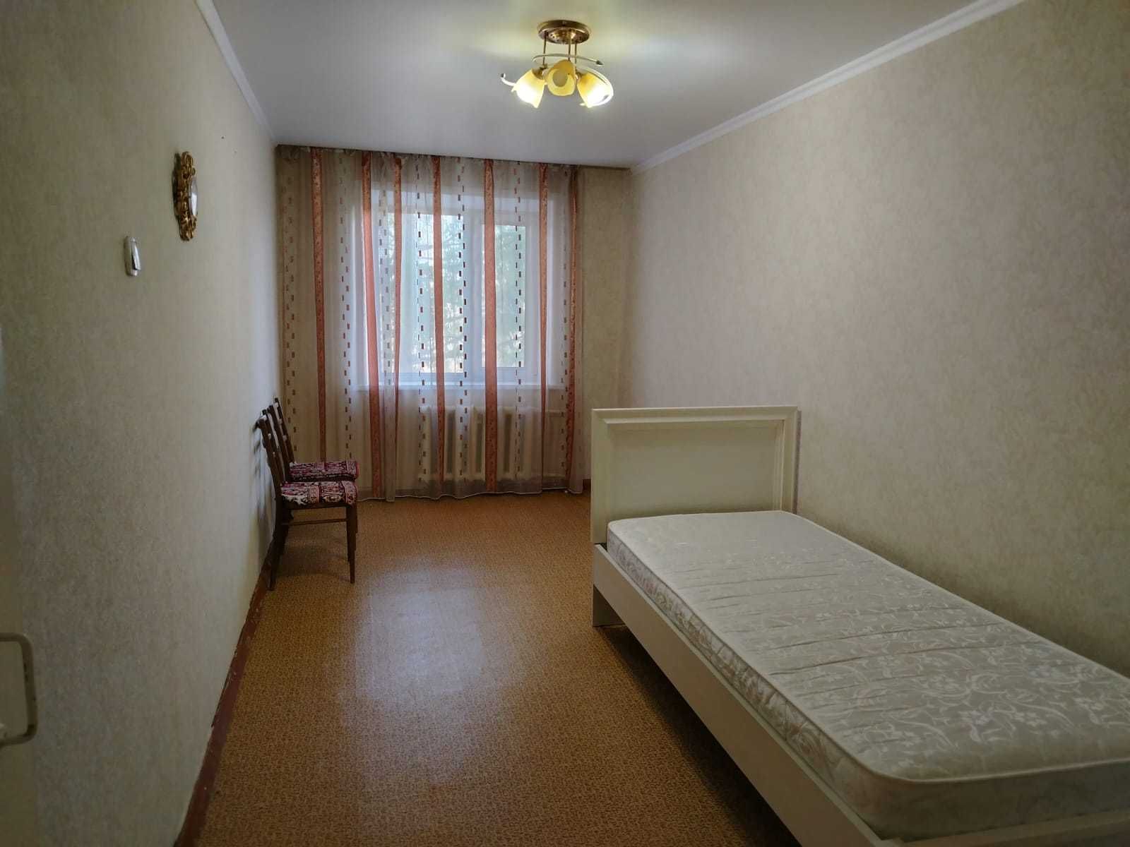 Продам 2х комнатную квартиру 3/5 этаж на пересечении Абая-Быковского