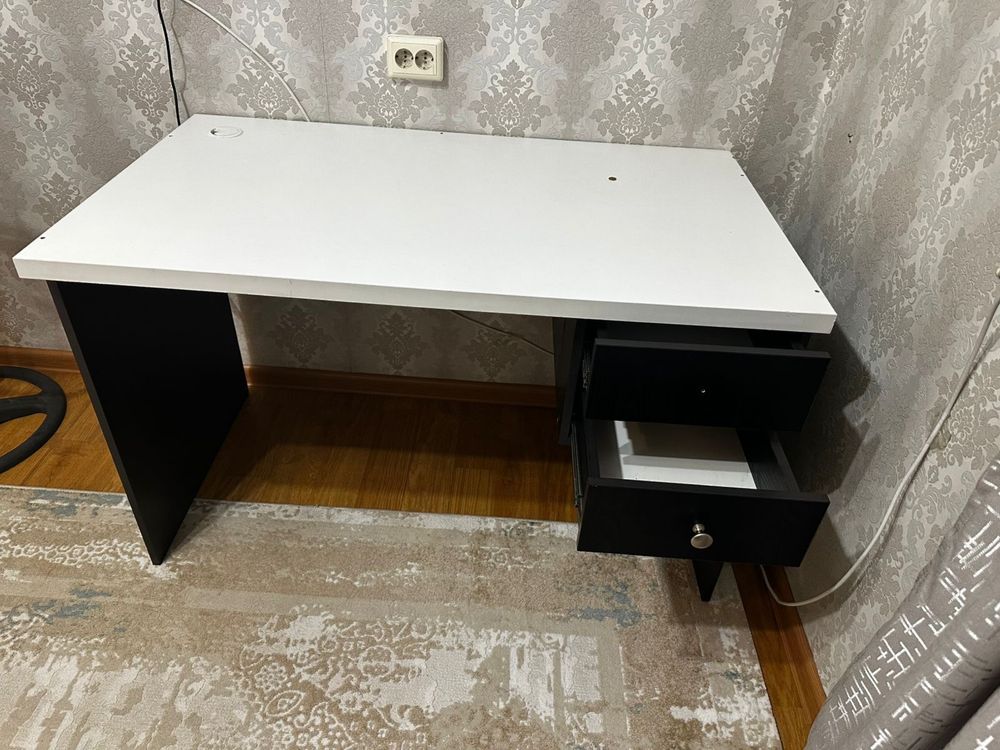 Письменный стол