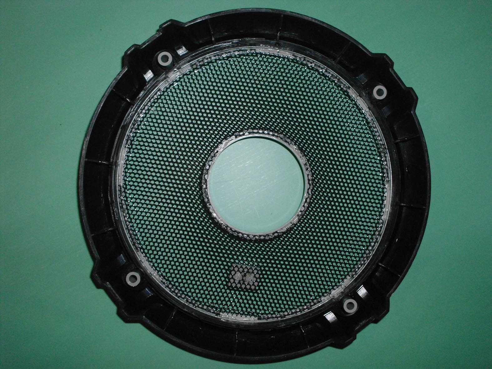 две решетки на динамики JBL