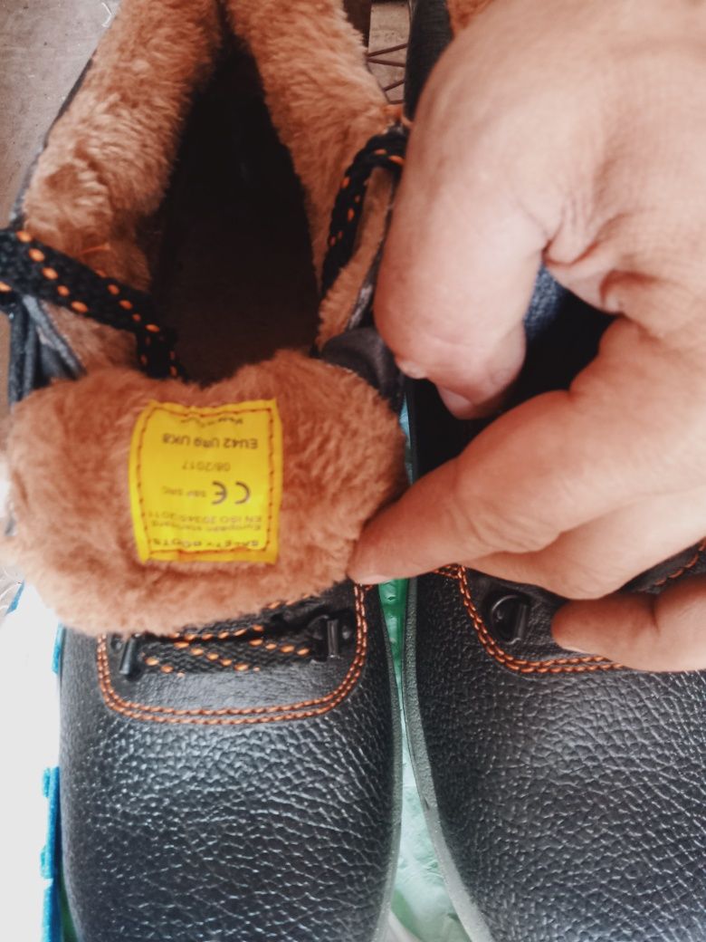 Продам обувь р 42