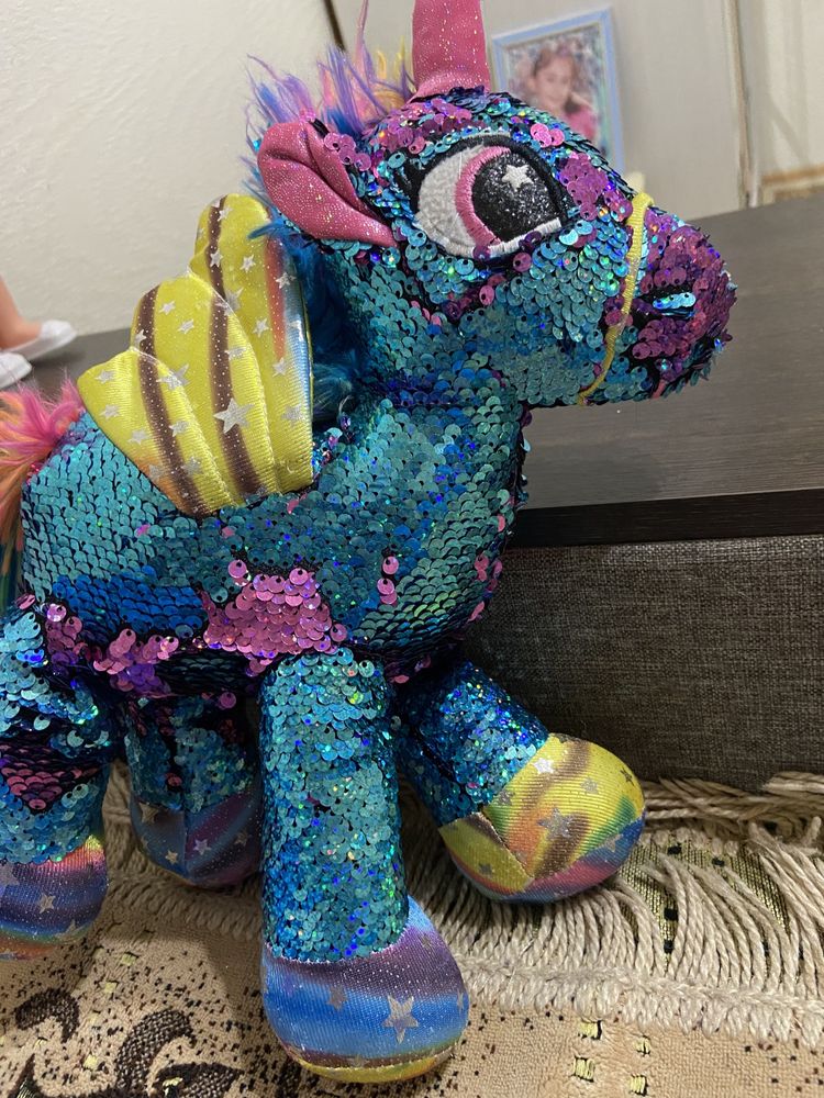 Единорог игрушечный