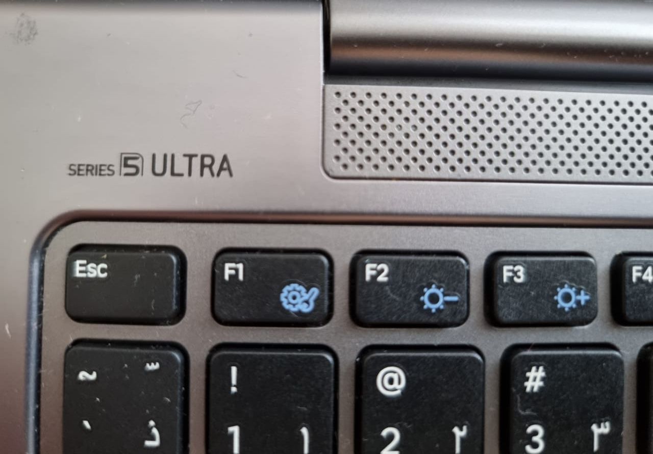 Продам ноутбук Samsung series 5 ultra.