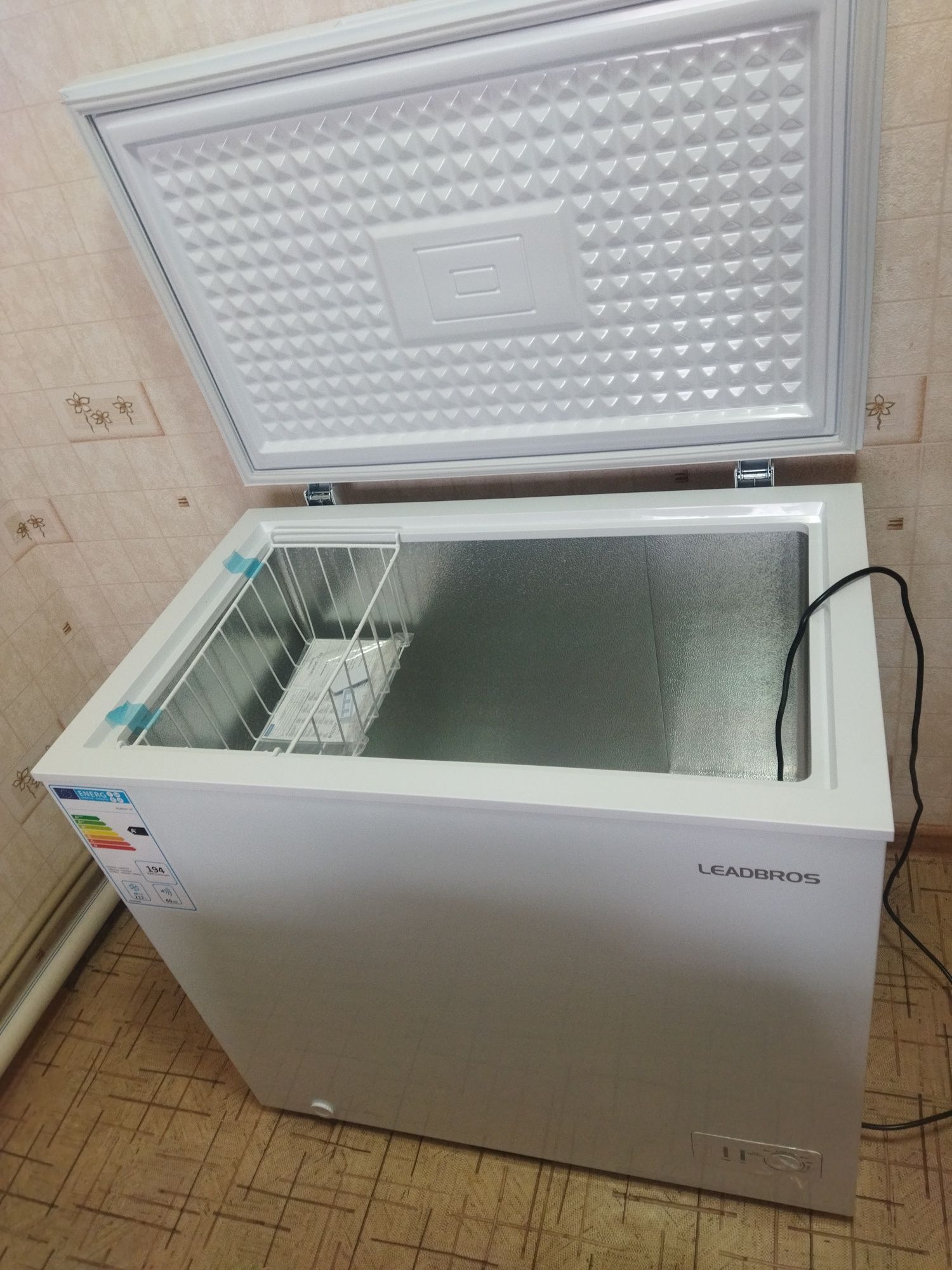 Продам морозильную камеру