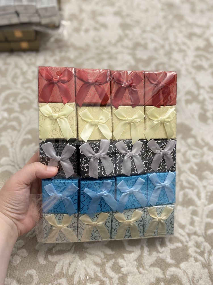 Подарочные коробочки для колец, часов и цепочек