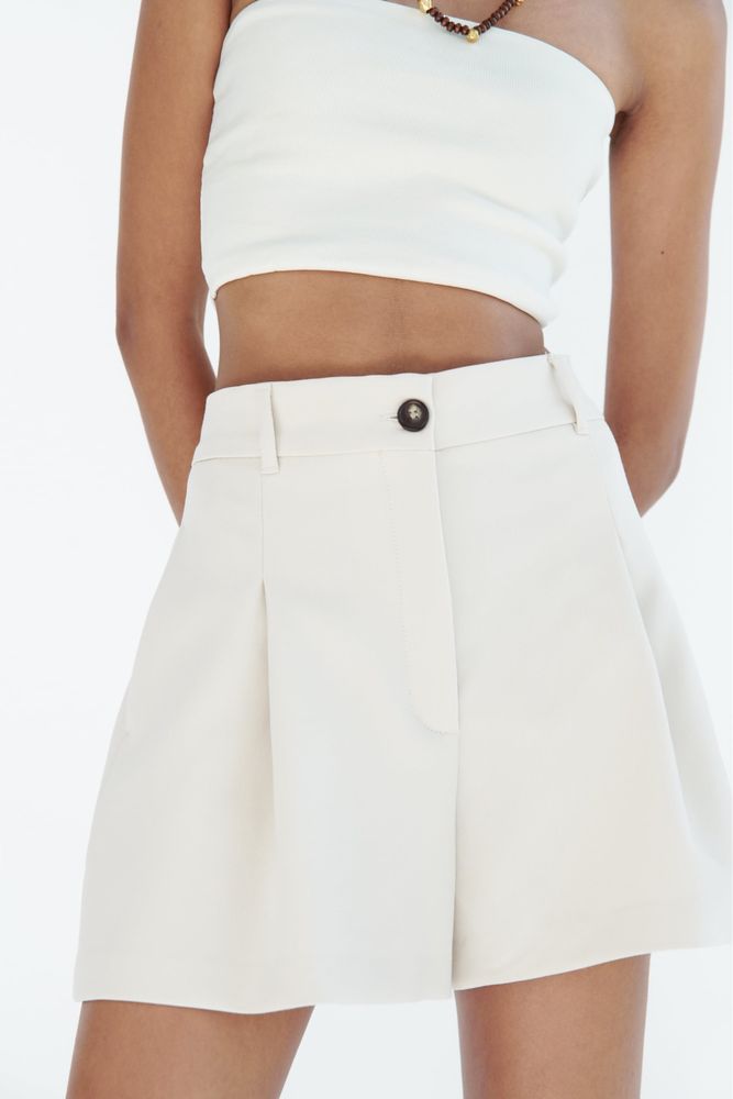 Шорты Zara с этикеткой