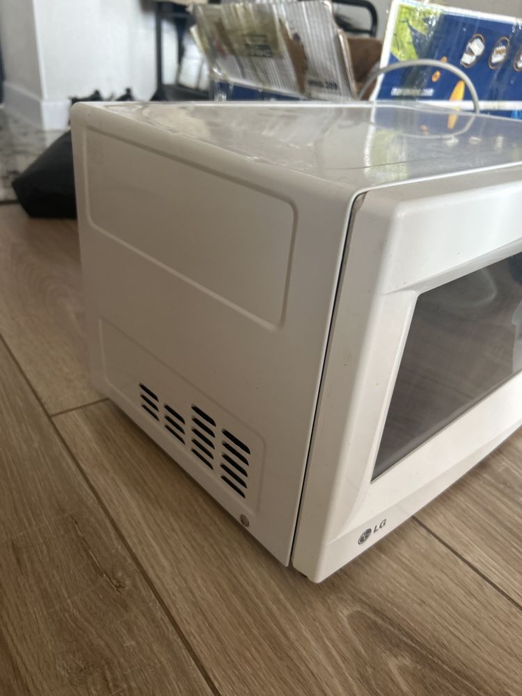 Продам микроволновку LG