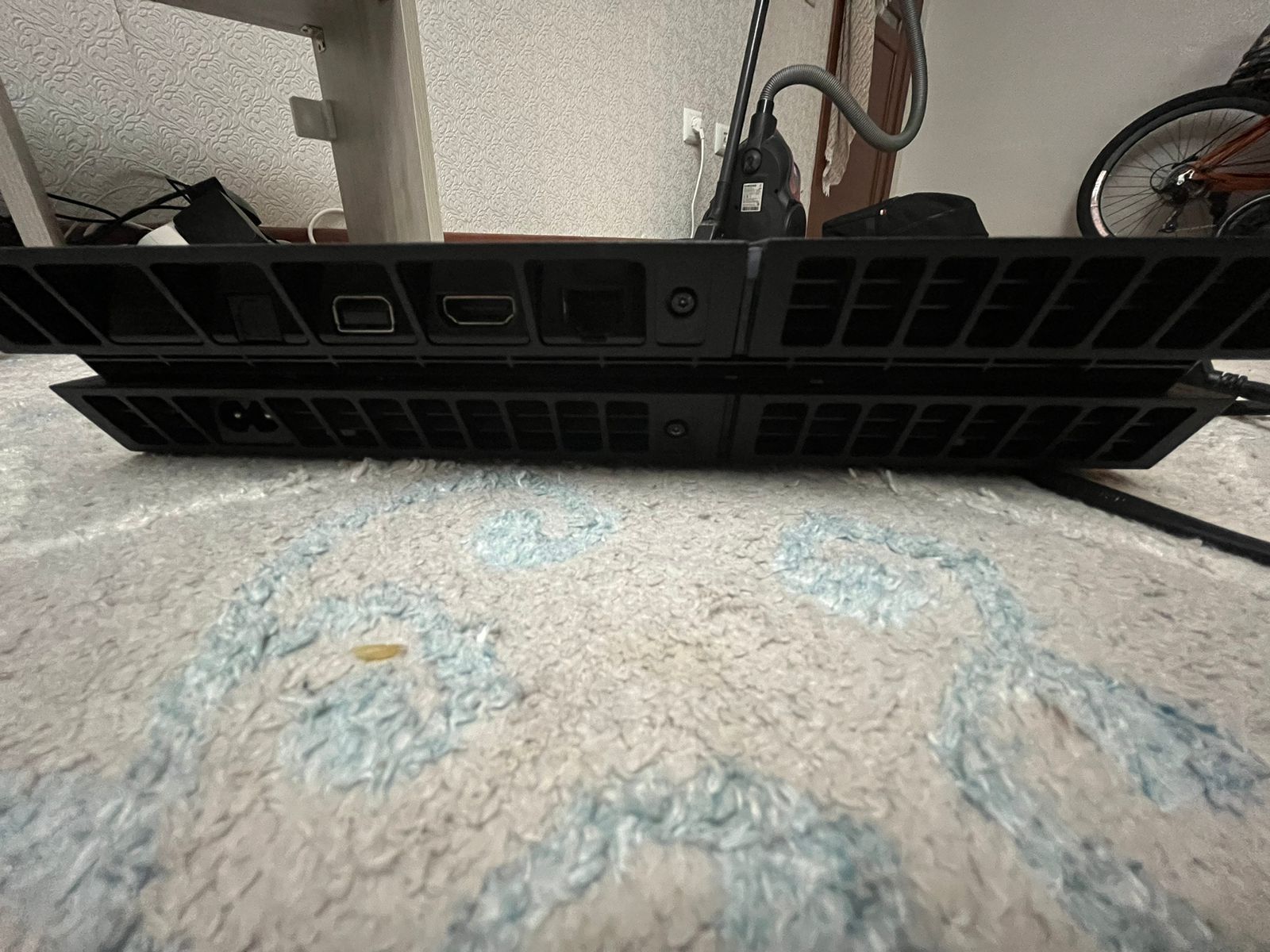 Продаётся PlayStation4