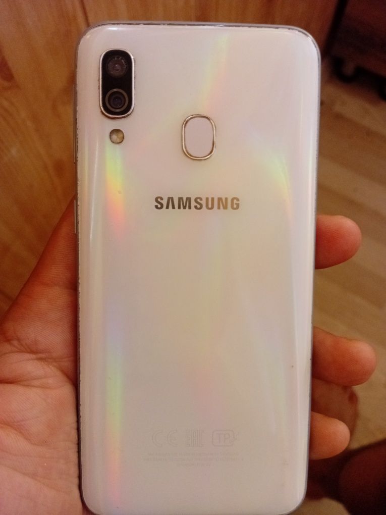 Samsung A40 сатылади