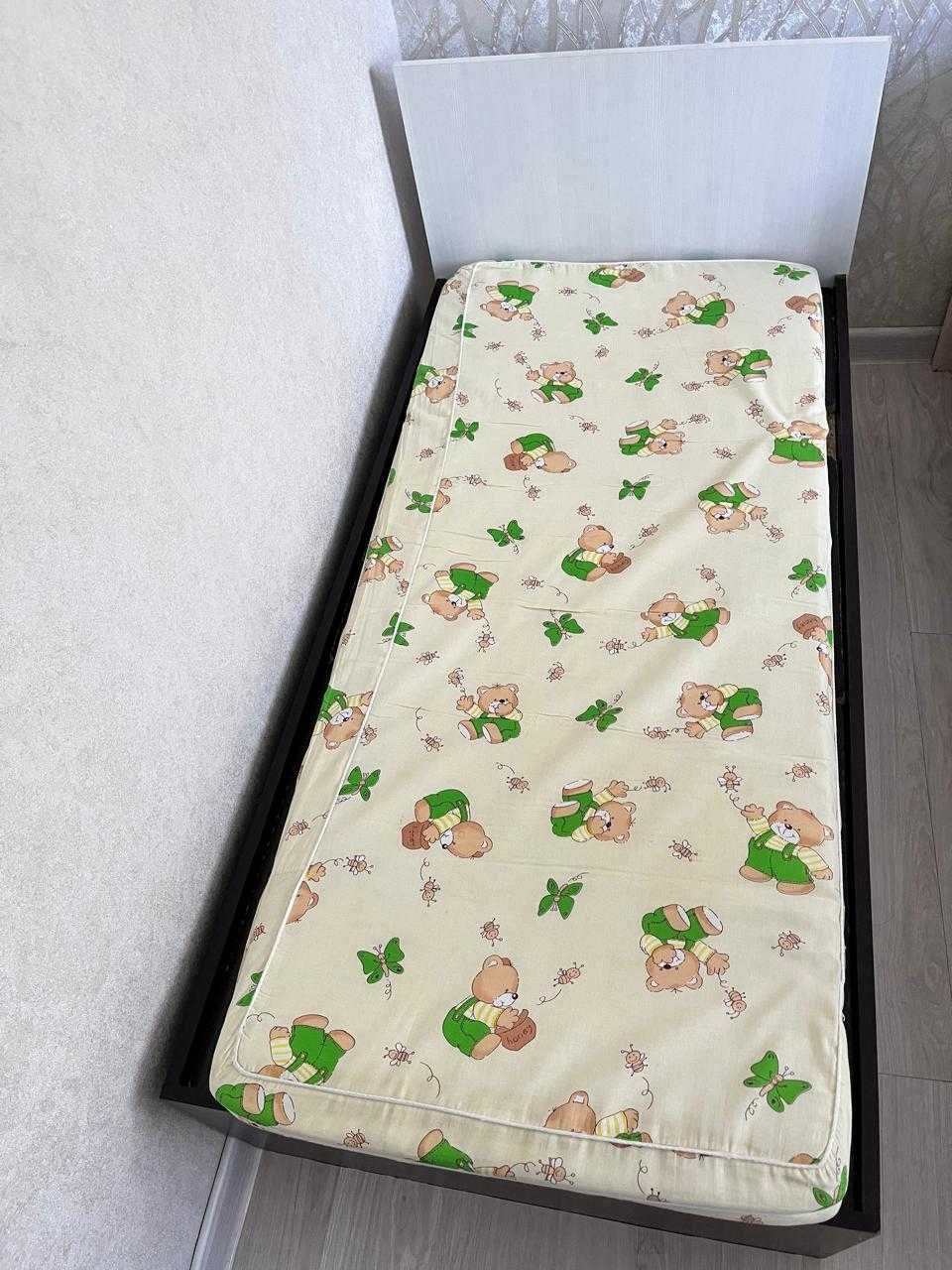 Продам детскую кровать с матрасом