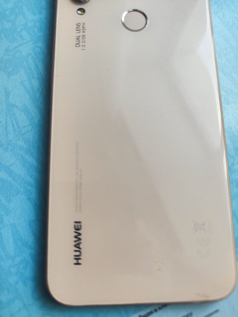 Смартфон Huawei P20 lite