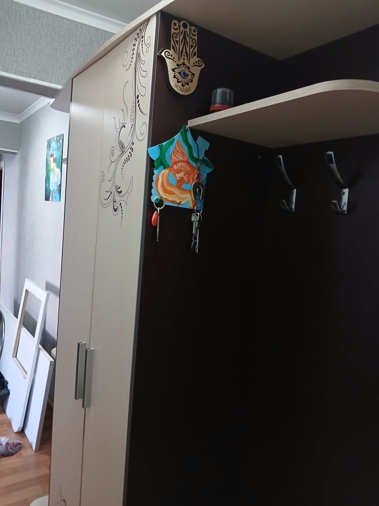 Прихожая с тремя секциями