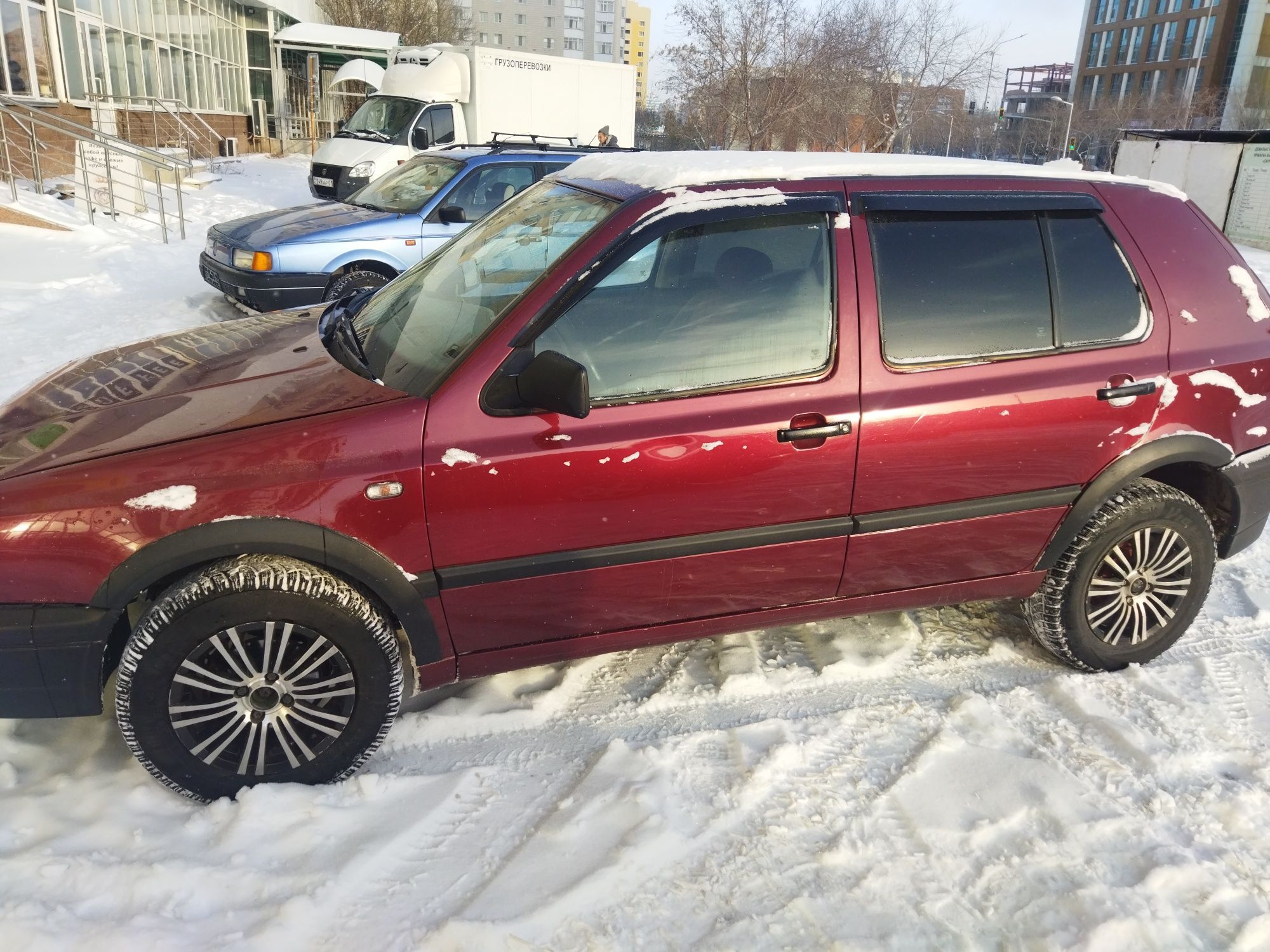 ПоодамVolkswagen golf 3 в хорошем состоянии газ бензин объем 2