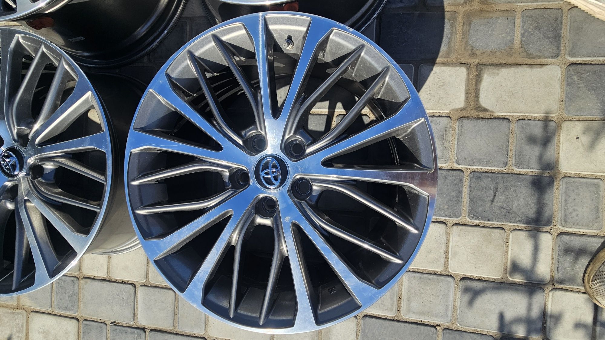 Продам диски R18 5,114.3