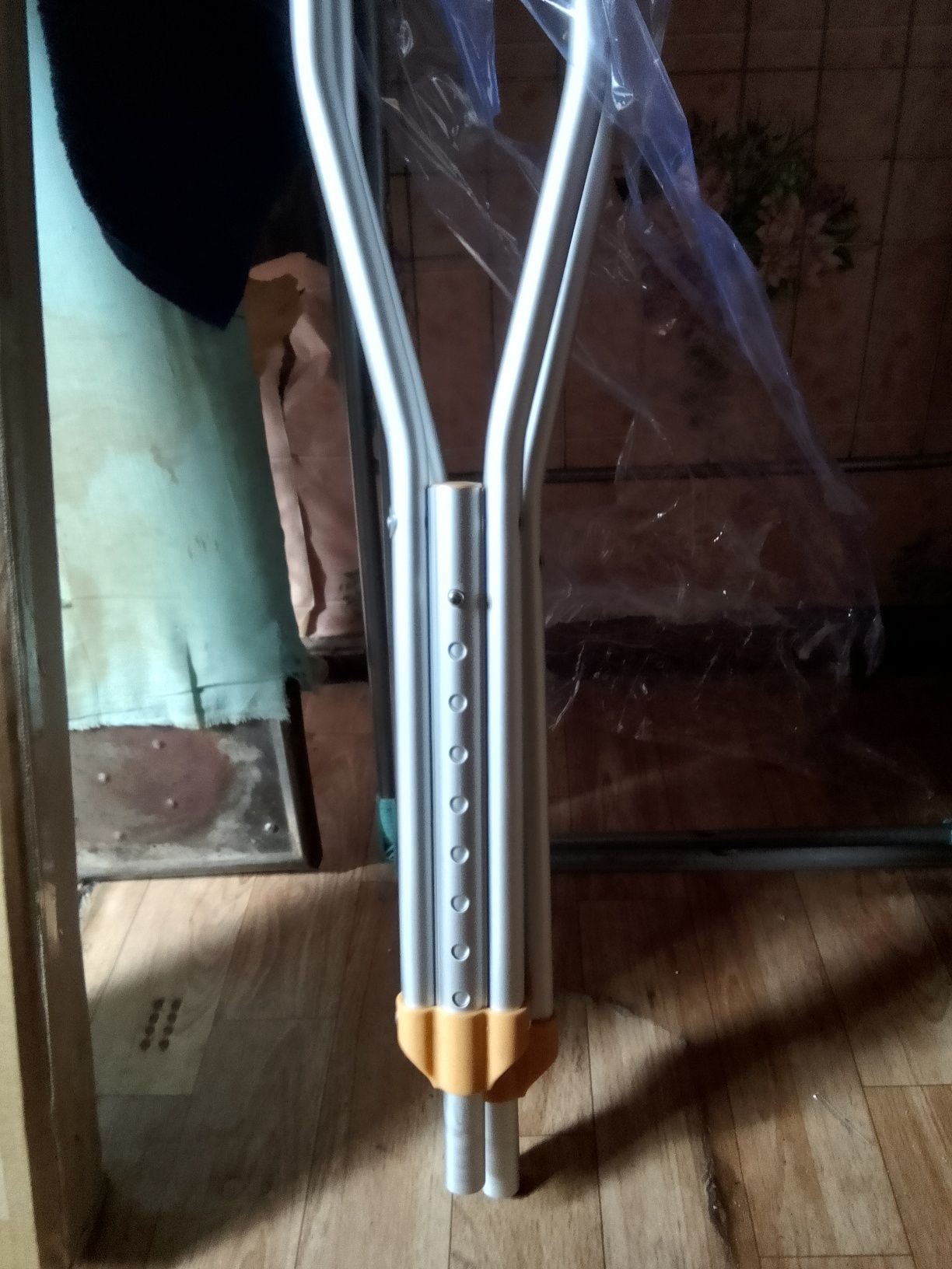 Продам подмышечные костыли