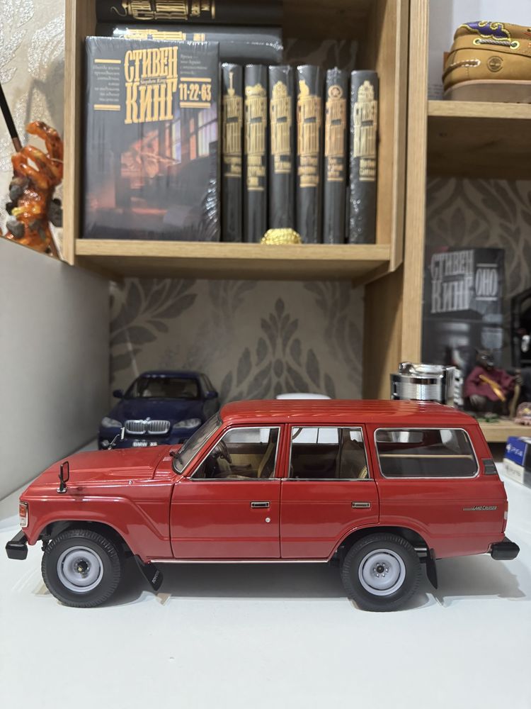 Колекционая модель 1/18 KYOSHO