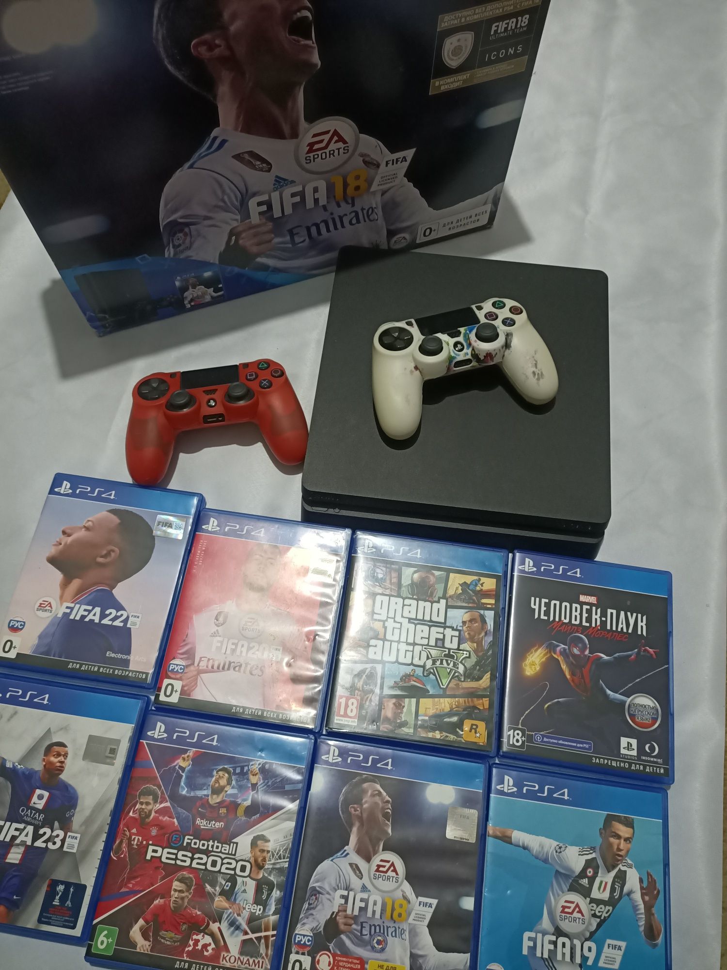 PS 4 SLIM, 1тб памяти+два джостика+игры