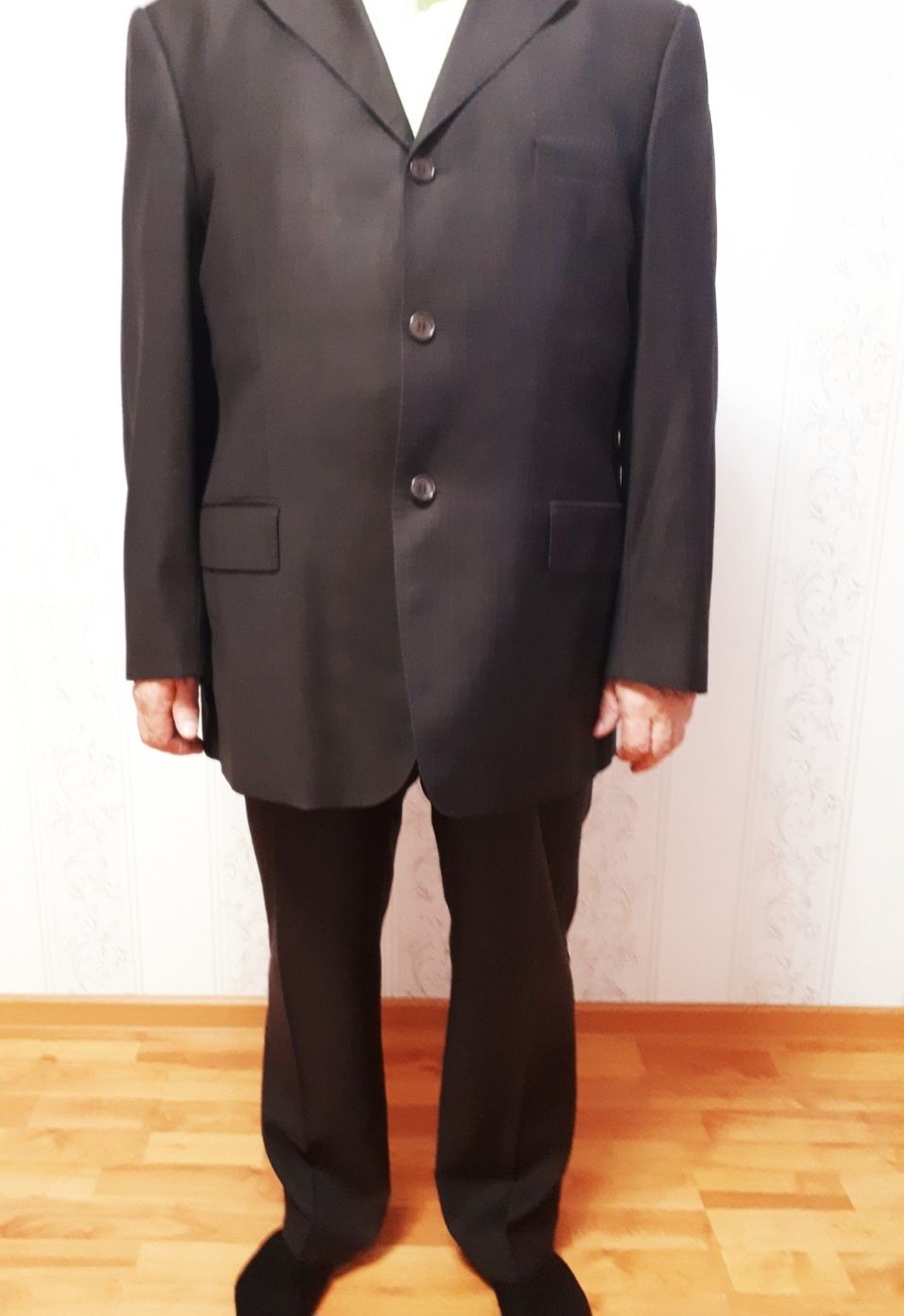 Продам мужские костюмы