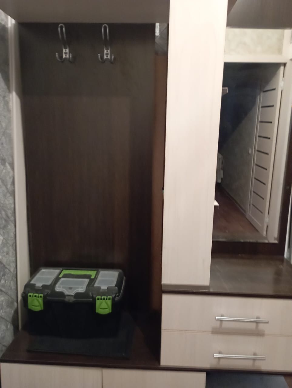 Прихожую шкаф срочно продам