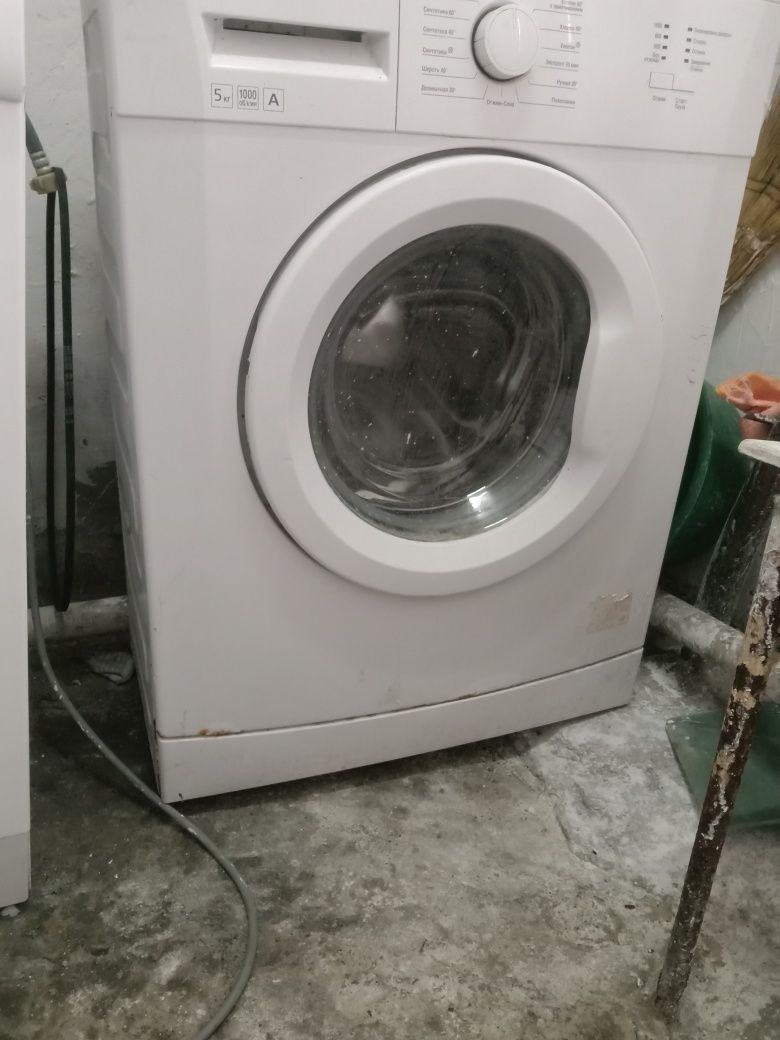 Продам стиральную машину на запчасти,