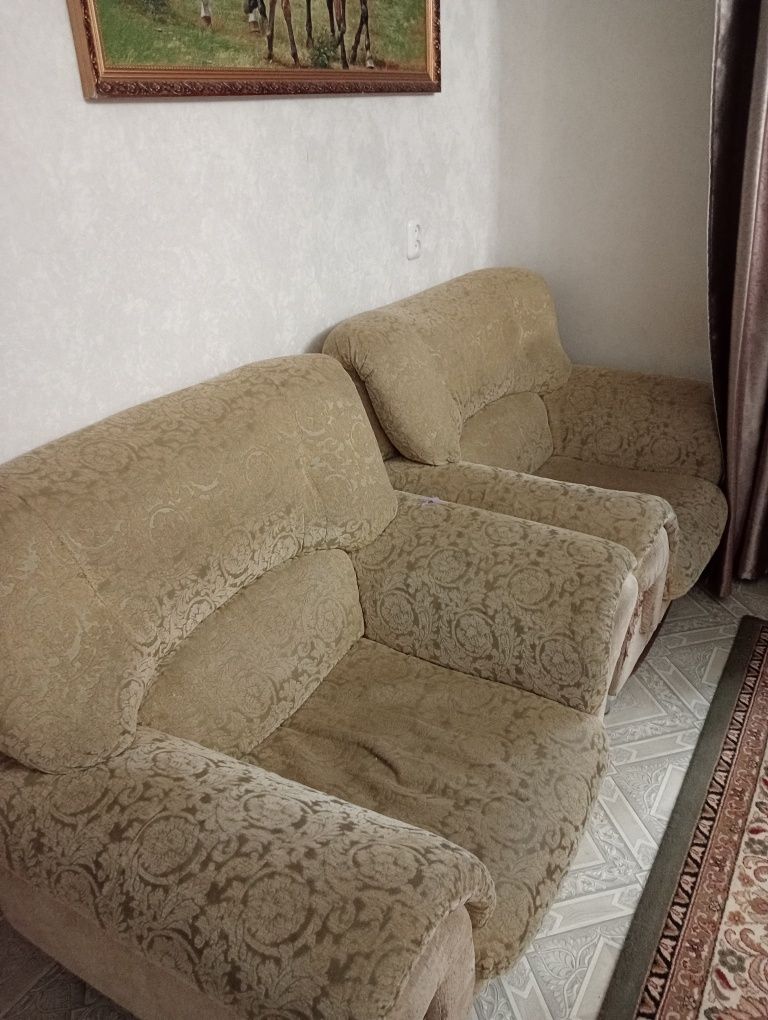 Диван и два кресла