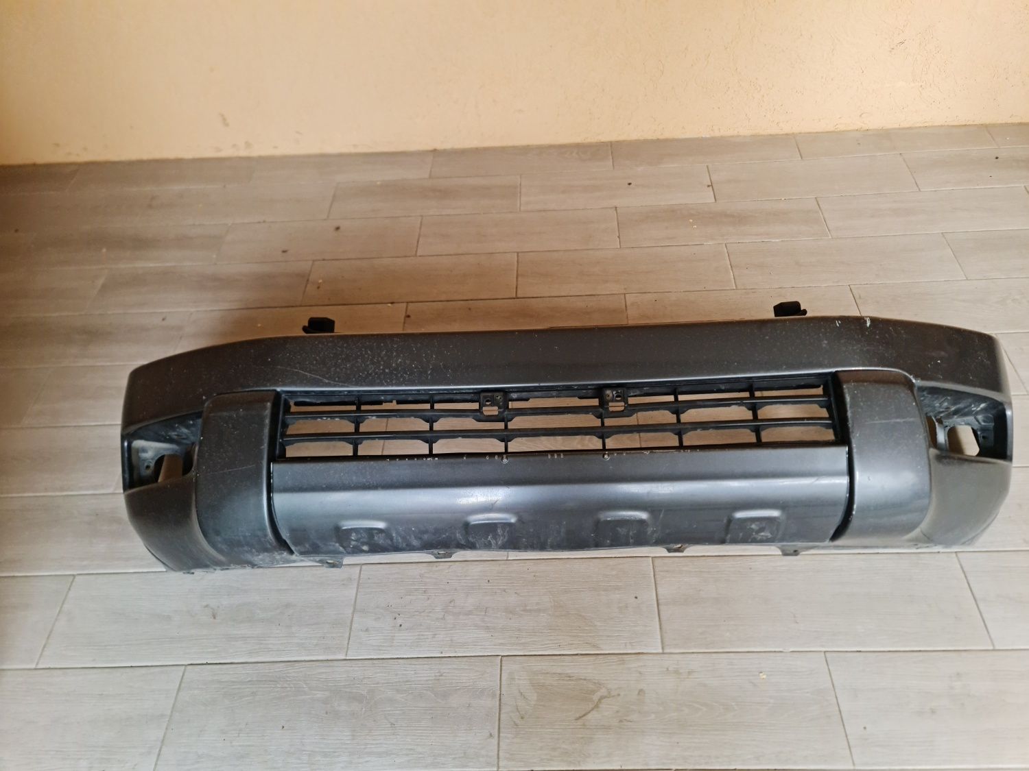 Продам бампер на 4RUNNER 2003