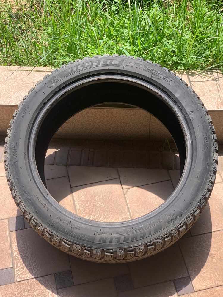 R18 MICHELIN 235 / 45