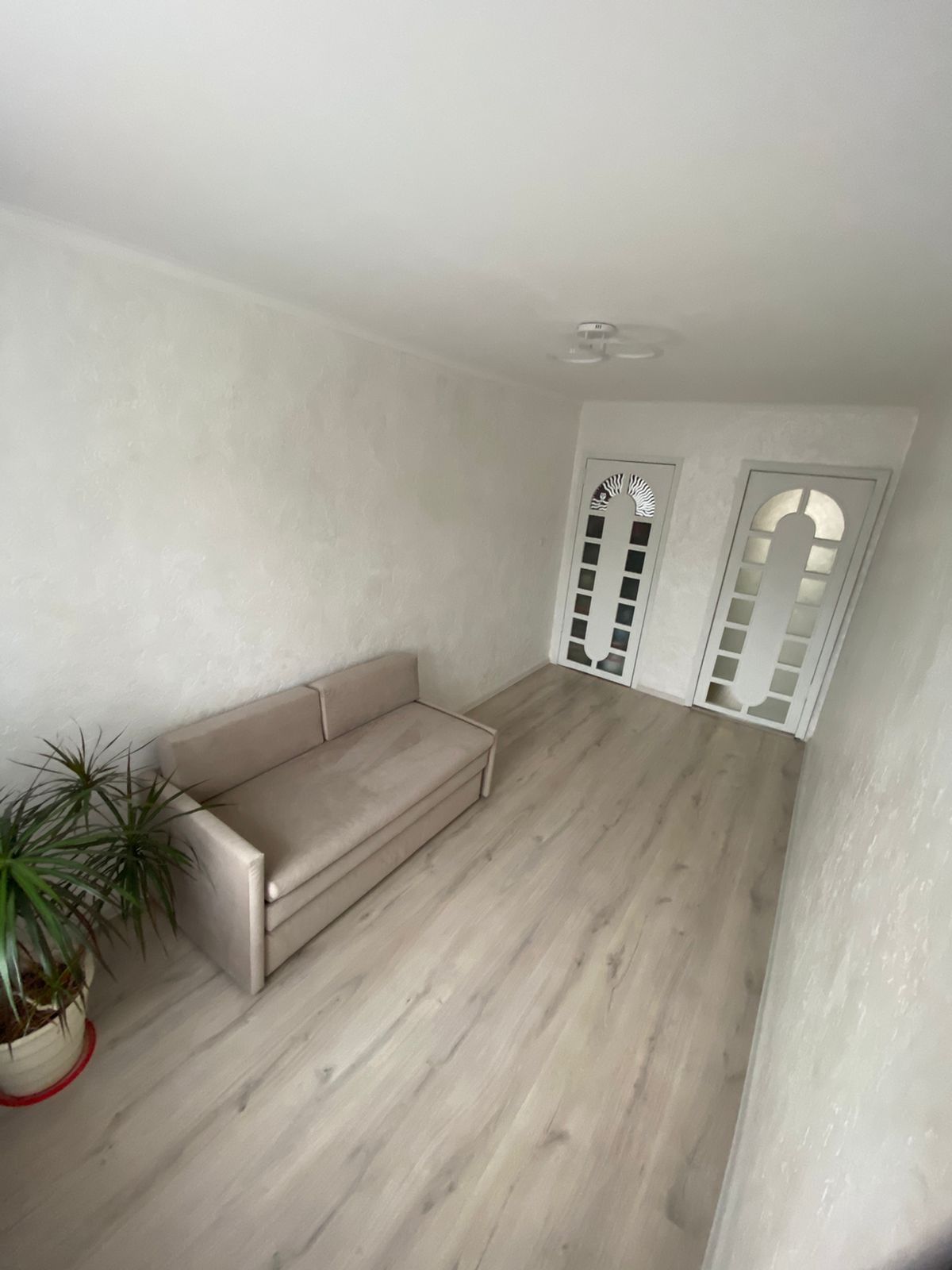 Продам 3-х комнатную квартиру 58 кв.м,  4/5 эт, центр