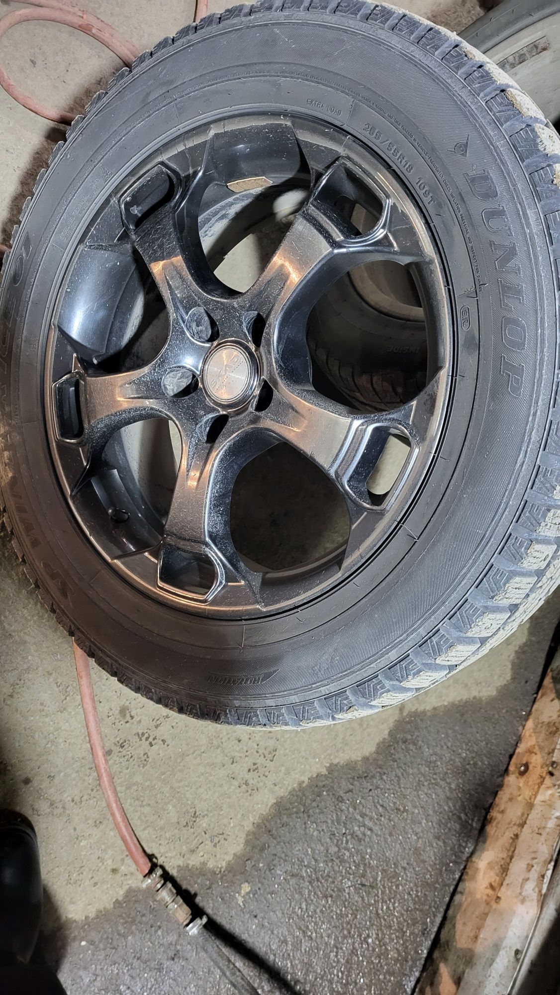 Зимние шины и диски в комплекте 225/55 R18