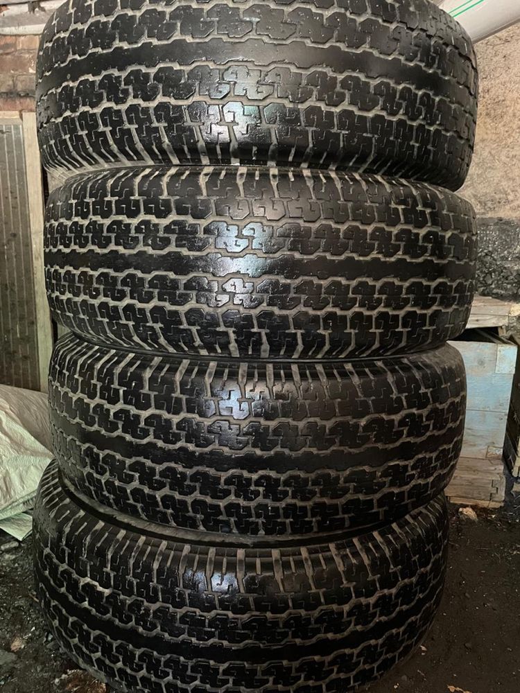 Bridgestone Dueler H/T 689 265/70R16