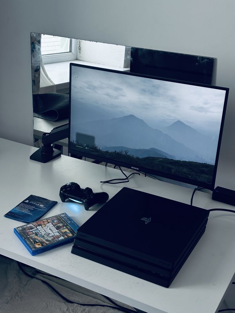 PlayStation 4 PRO В отличном состоянии
