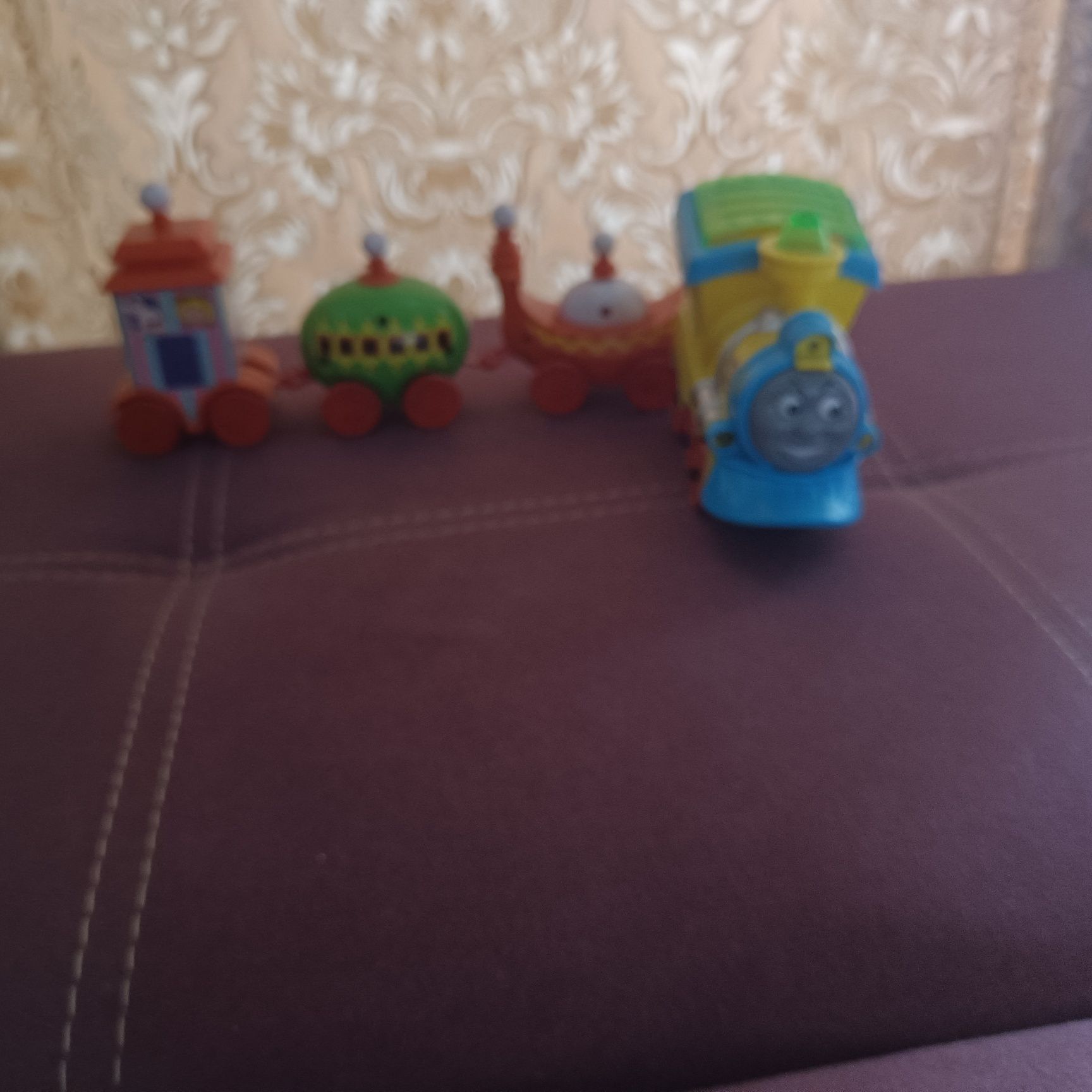 Детский паровозик на батарейках