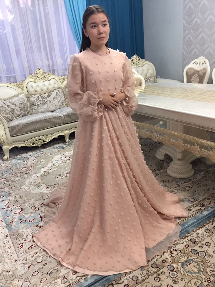 Платья вечерние