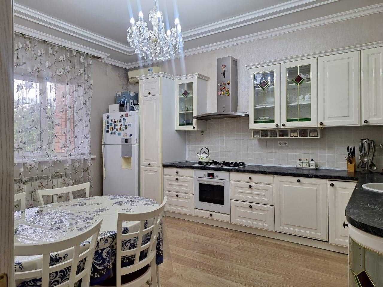 Уральск · Отдельный дом · 4 комнаты · 165 м² · 10 сот.
