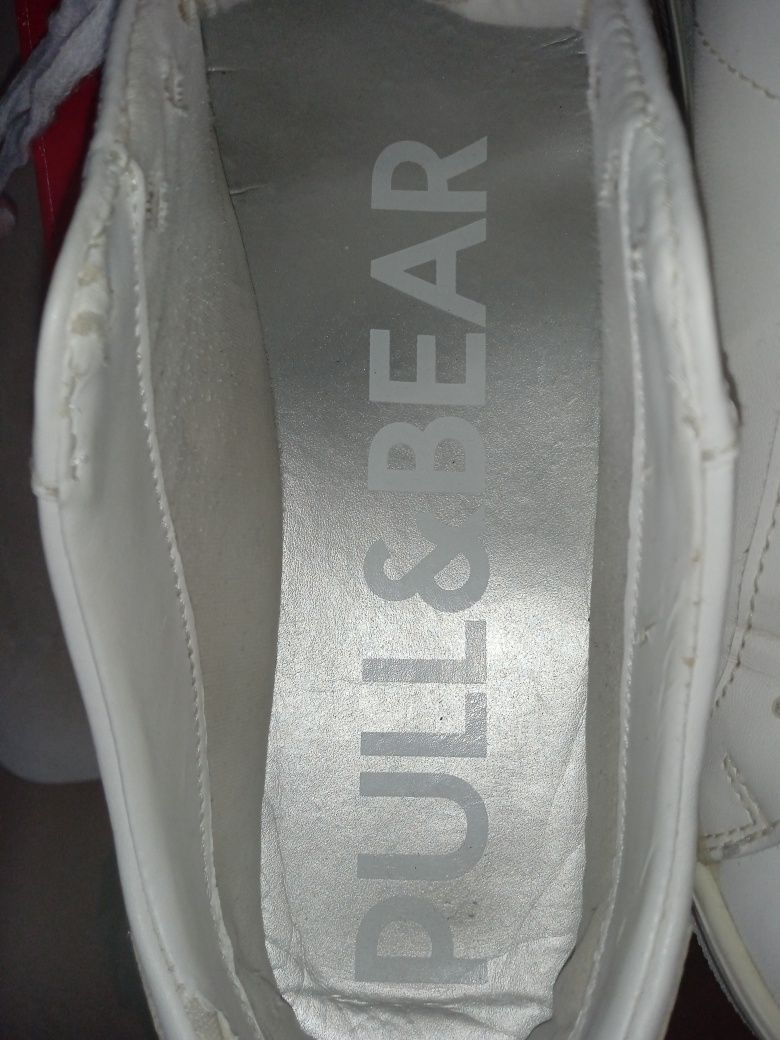 Продам спортивные кроссовки. 36-37 размеры.PULL & BEAR 3 пары.