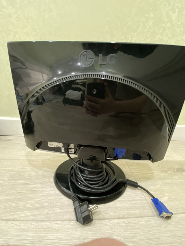 LG Монитор 60Hz 19*
