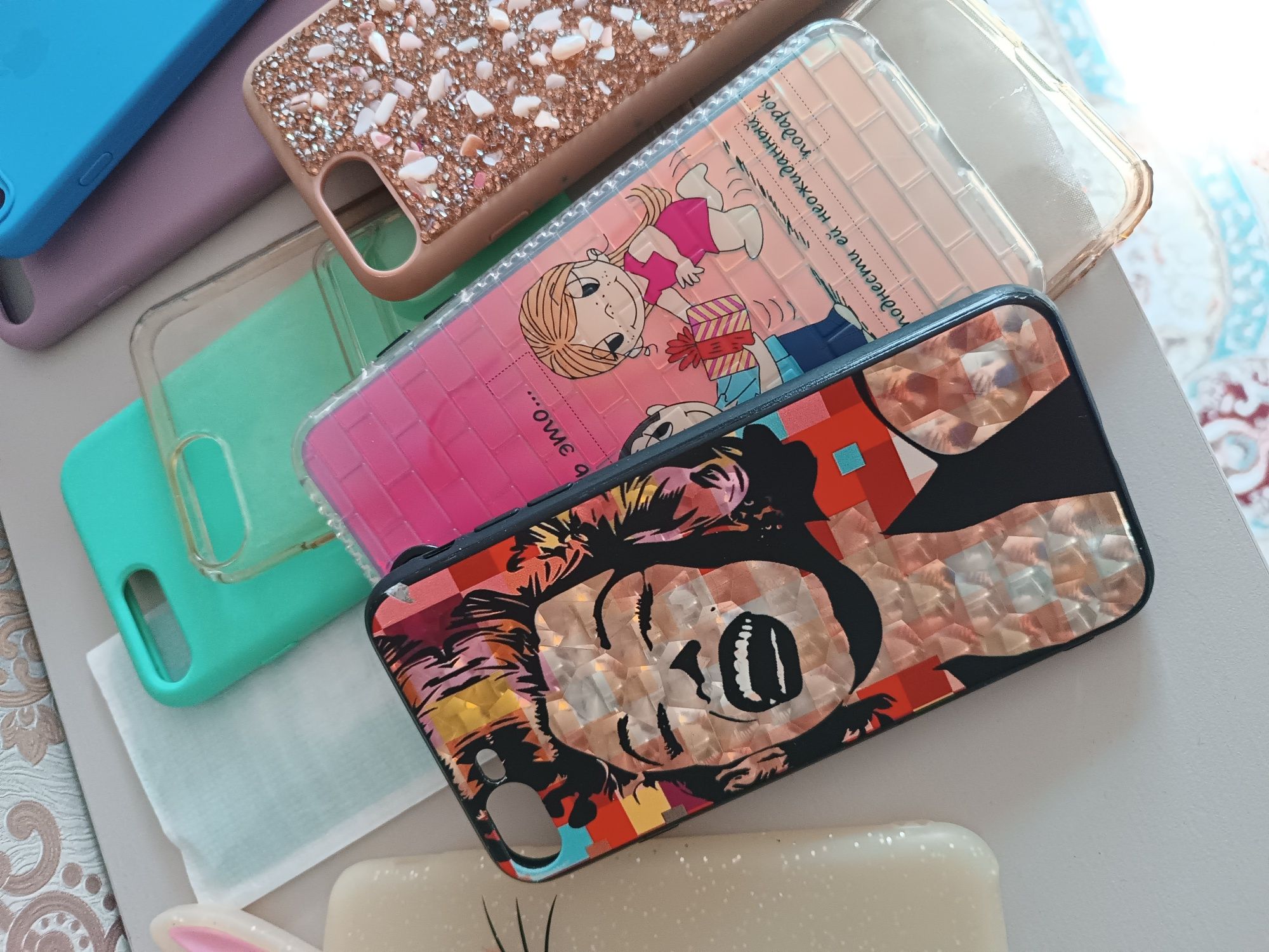 Чехлы на айфон 8+. Продам за 5000 все)