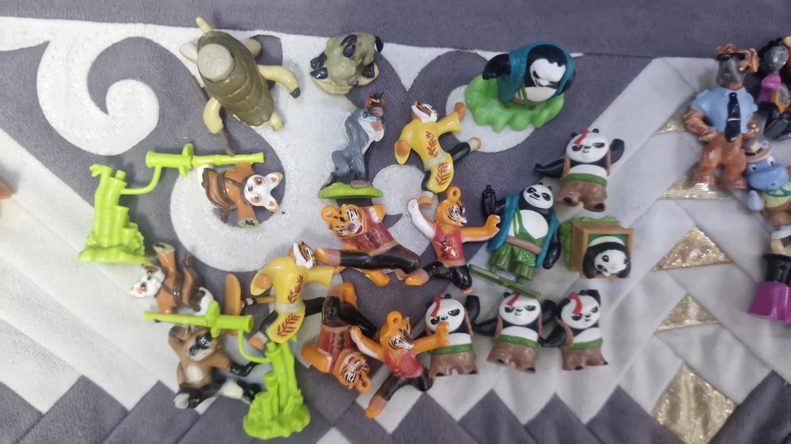 Коробка игрушек Kinder и не только