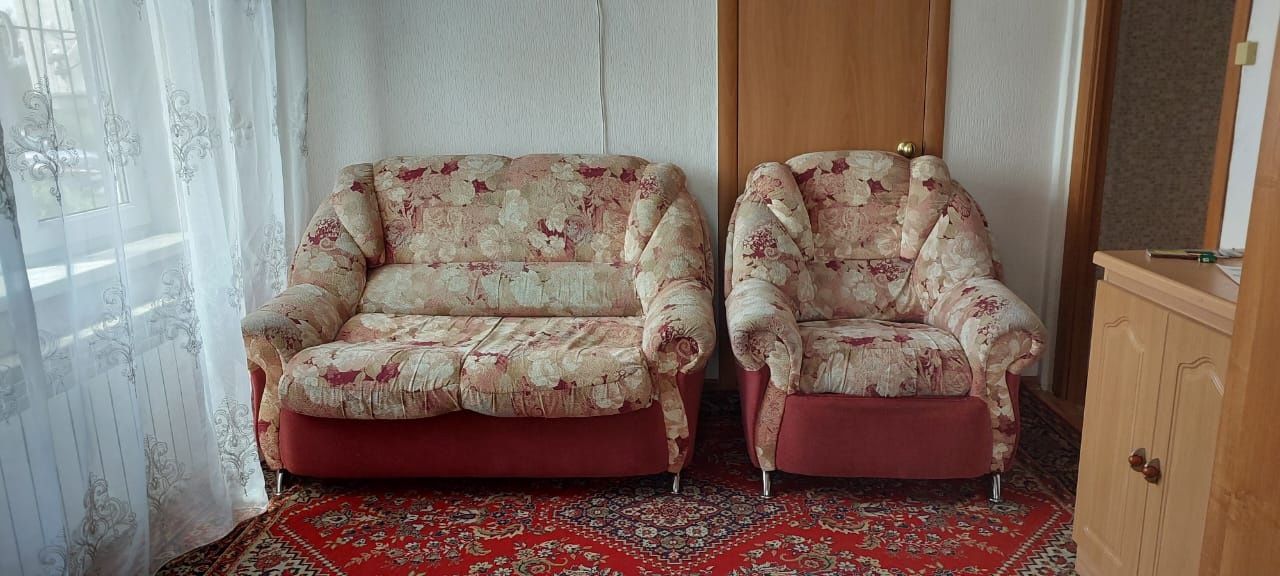 Продам диван с креслом