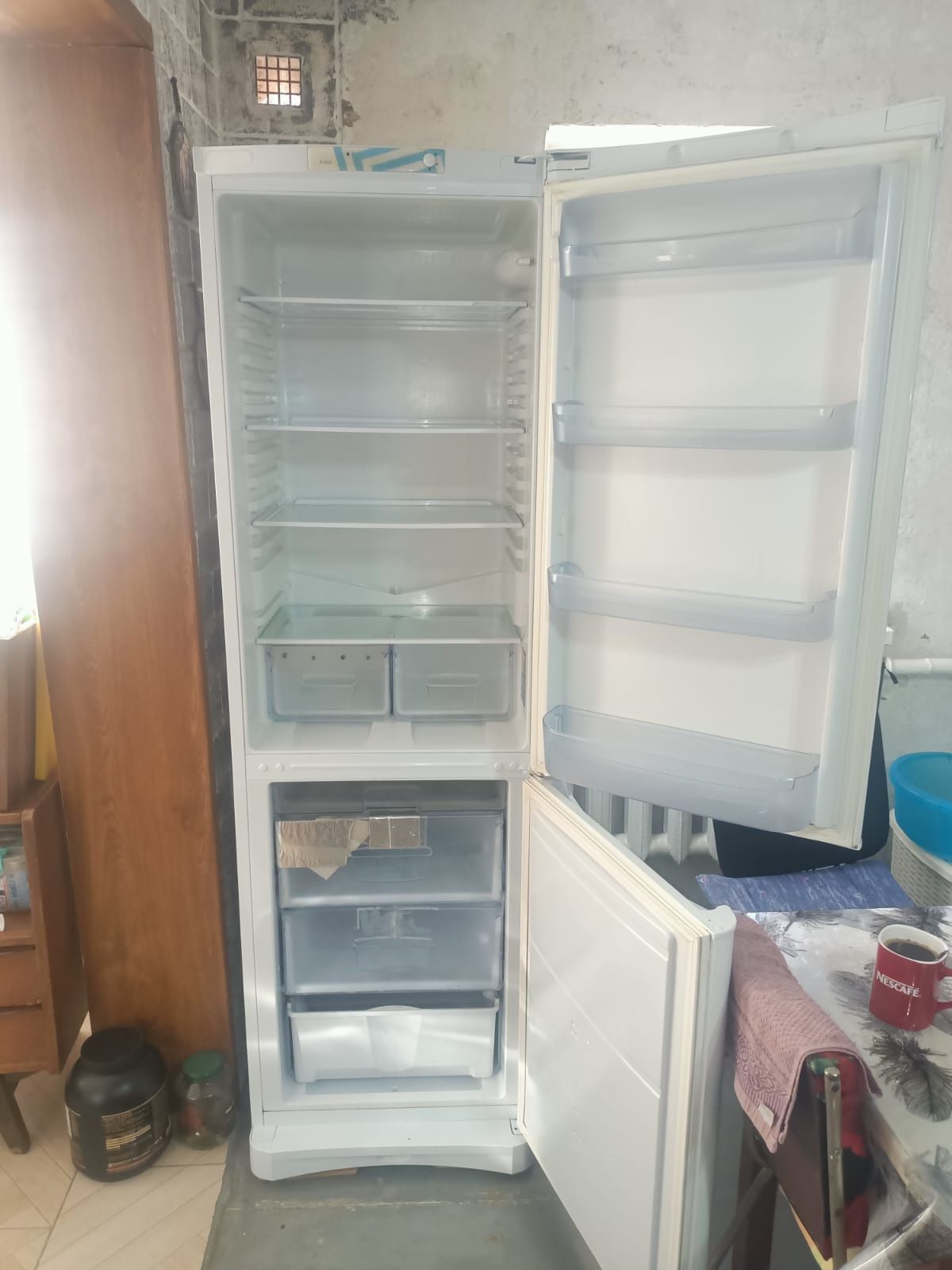 Продам холодильник Индезит