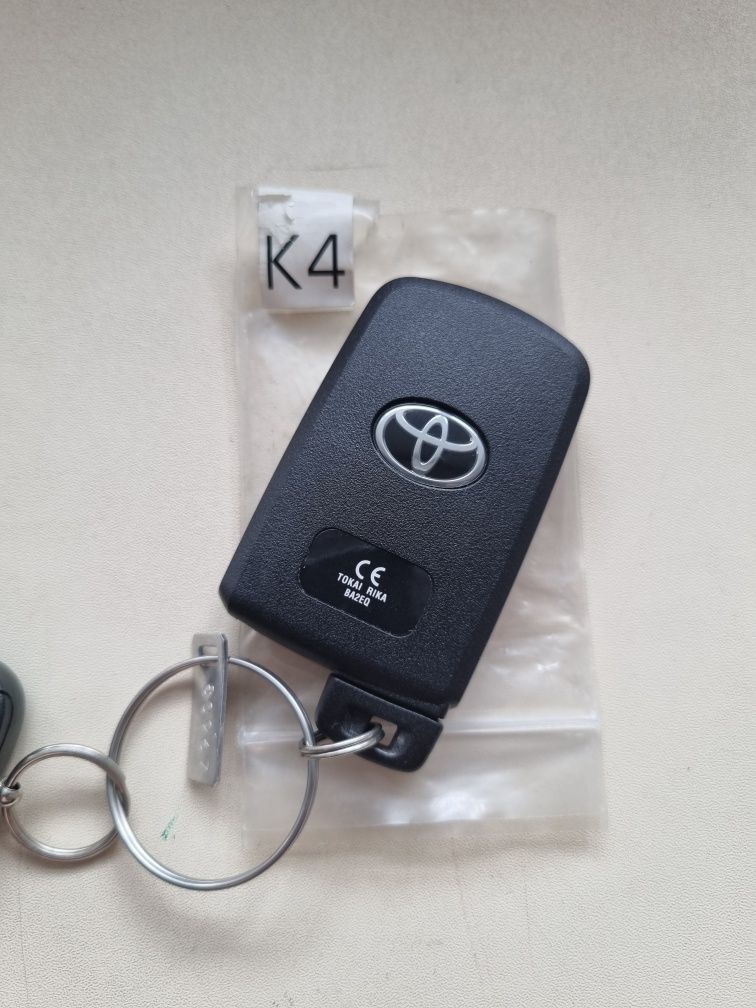 Оригинальный ключ Toyota Camry 50