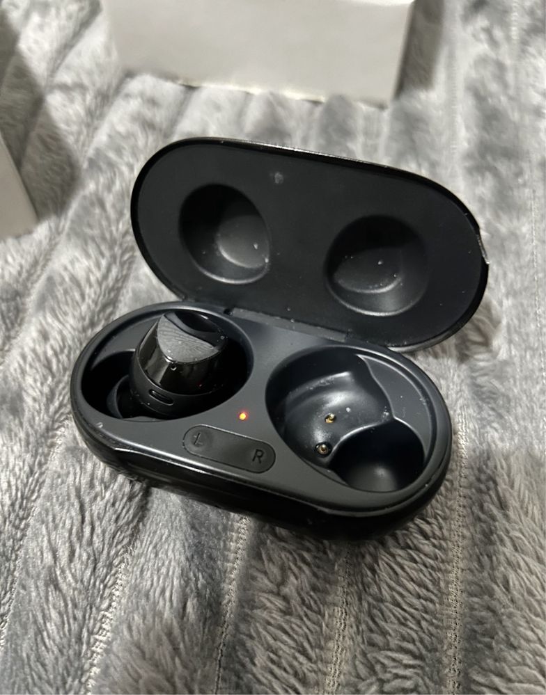 продам один наушник galaxy buds