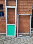 Продам пластиковую дверь с окном