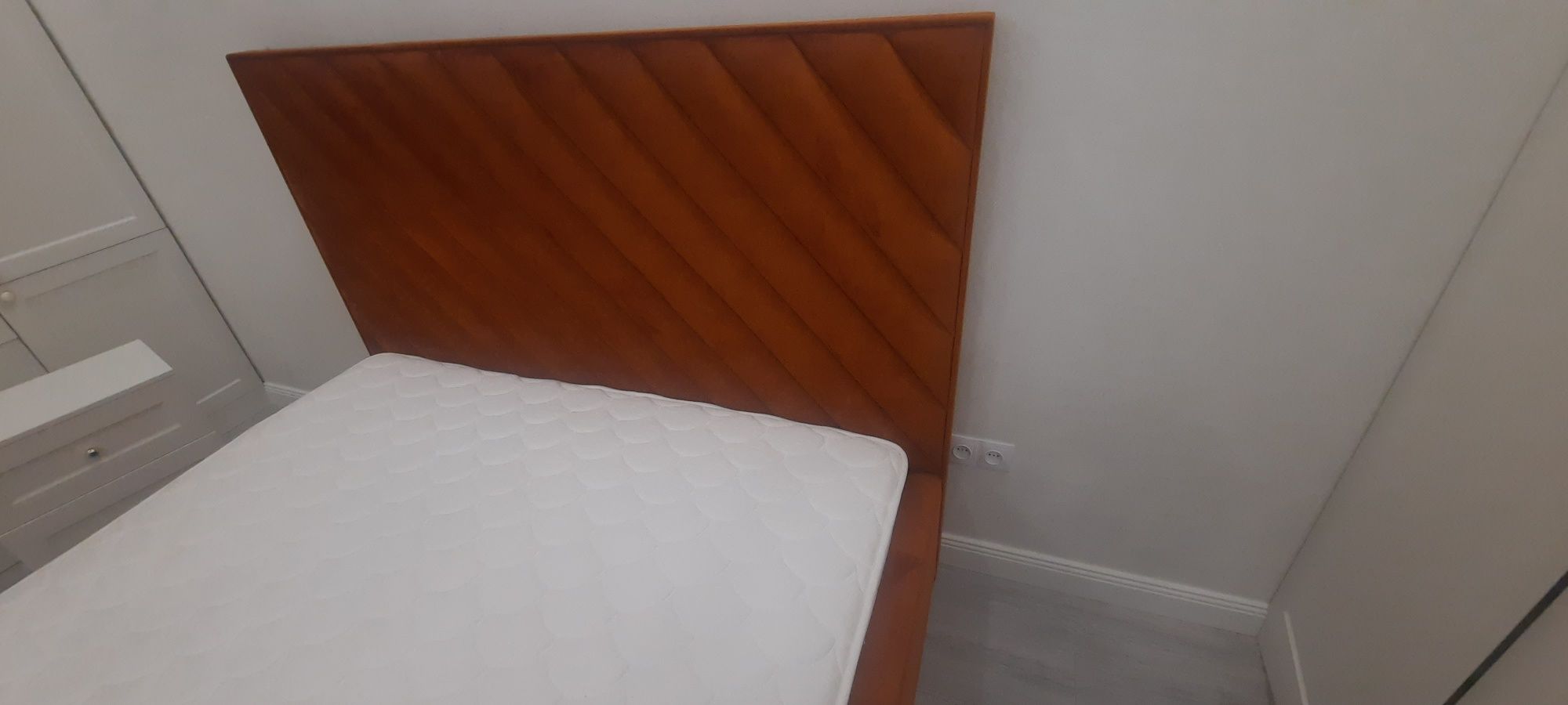 Двуспальный кровать 1,6×2,0