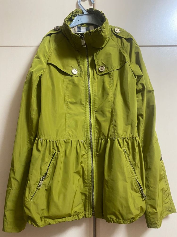 Плащ Burberry для девочек.